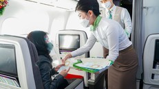 Bamboo Airways lì xì vé bay cho hành khách trên chuyến bay đầu năm 