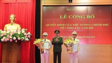 Thừa ủy quyền, Bộ trưởng Tô Lâm trao Quyết định bổ nhiệm chức vụ Thứ trưởng Bộ Công an đối với Thiếu tướng Lê Văn Tuyến và Thiếu tướng Nguyễn Văn Long.