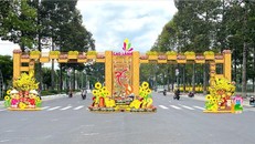 Cổng vào đường hoa xuân tại TP Cao Lãnh, trung tâm tỉnh Đồng Tháp (Ảnh: BTC).