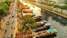 Đặc sắc chợ hoa 'Trên bến dưới thuyền'