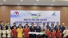 Đội tuyển bóng đá nữ về nước trên chuyên cơ của Bamboo Airways 