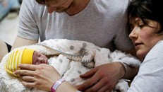 Sản phụ Ukraine sinh con trong sợ hãi