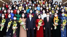 Thủ tướng: Phụ nữ đóng góp to lớn vào sự nghiệp phát triển đất nước