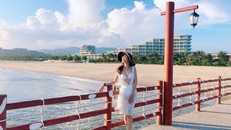 Nếu muốn tận hưởng một kỳ nghỉ dưỡng đúng điệu, bạn nên lưu trú tại các khách sạn, resort ven biển với không ít các tọa độ check-in tuyệt đẹp giữa biển trời. Trong đó, FLC Quy Nhơn luôn là lựa chọn hàng đầu của hội nghiền sống ảo. Ảnh: Tiên Tiên