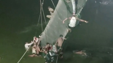 Ít nhất 91 người thiệt mạng vì sập cầu ở Ấn Độ