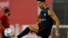 HLV Bồ Đào Nha: 'Hãy để Ronaldo được yên'
