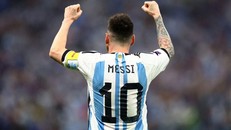Lionel Messi đi vào lịch sử bóng đá Argentina