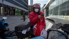 Trung Quốc thiếu tài xế giao hàng trầm trọng