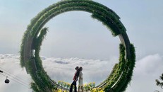 Cổng trời tại Sun World Ba Den Mountain.