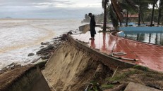 Bờ biển Hội An tiếp tục bị sạt lở nghiêm trọng