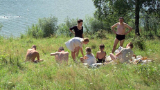 Phim mới của 'nhà' A24 được vỗ tay 6 phút tại Cannes