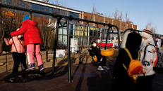 Tỷ lệ sinh của Trung Quốc giảm xuống mức thấp kỷ lục 