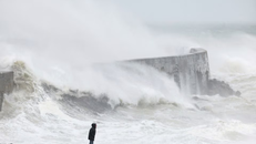 Các nước Tây Âu ứng phó với bão Ciaran