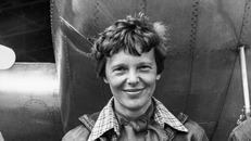 Phát hiện manh mối xác máy bay của nữ phi công Amelia Earhart
