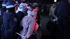 Cảnh sát New York bắt giữ sinh viên biểu tình ủng hộ Palestine