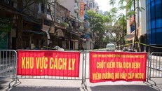 Dịch Covid-19: Cuộc sống của người dân phố Trúc Bạch sau 3 ngày cách ly