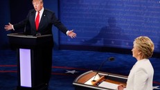 Hai ứng viên tổng thống Mỹ tại buổi đối thoại/ Ảnh: USA TODAY