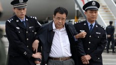 Quan tham Trung Quốc bị phía Mỹ trao trả cho Trung Quốc