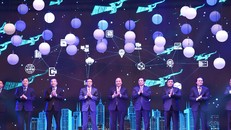 Thủ tướng cùng các đại biểu thực hiện nghi thức công bố sáng kiến Mạng lưới đổi mới sáng tạo Việt Nam. - Ảnh: VGP/Nhật Bắc