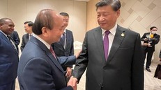 Chủ tịch nước Nguyễn Xuân Phúc gặp Chủ tịch Trung Quốc Tập Cận Bình