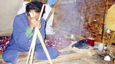 Dân tộc quanh năm ngủ ngồi