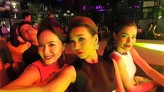 Bức hình của bộ ba mỹ nhân sang chảnh là thế mà bỗng chốc bị Hà Anh Tuấn... "phá nát" bởi biểu cảm lệch tông toàn tập.