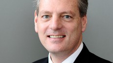 Ông James B.DeLuca. Ảnh: GM.