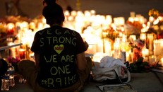 Người dân Mỹ cầu nguyện cho các nạn nhân