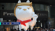 Trung Quốc dựng tượng con giáp năm 2018 giống tổng thống Mỹ