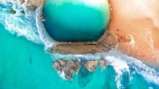 Bể bơi lộ thiên đẹp lịm tim đang “nổi như cồn” trên mạng xã hội