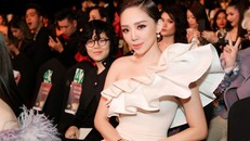 Tóc Tiên hờn dỗi vì không được chụp ảnh cùng các cầu thủ U23