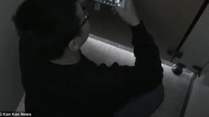 Mê chơi game đến mức ruột già 'tụt' ra ngoài 