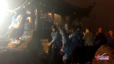  Hàng nghìn người đi lễ chùa Yên Tử trong đêm