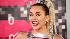 Miley Cyrus bị kiện đòi bồi thường 300 triệu USD vì vi phạm bản quyền