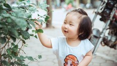 Bà xã Tuấn Hưng lần đầu khoe con gái cực đáng yêu