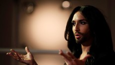 Bị đe dọa, quán quân Eurovision 2014 công khai bị HIV trên Instagram