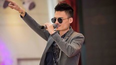 Hoa Vinh chính thức nhận được nút bạc YouTube