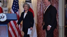 Ngoại trưởng Mike Pompeo và Ngoại trưởng Hàn Quốc Kang Kyung-wha. Ảnh: AFP/Getty.