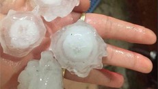 Mưa đá ào ào trút xuống Xuân Lộc, nhiều nhà dân hư hại 