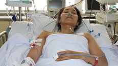 Nữ bệnh nhân phải nhập viện điều trị trong tình trạng nguy kịch nhưng không đủ tiền chạy chữa 