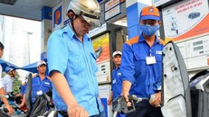 Xăng dầu đồng loạt tăng mạnh, E5 RON92 lên 19.940 đồng/lít
