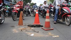 Xuất hiện ‘hố tử thần’ giữa giao lộ tại Gò Vấp