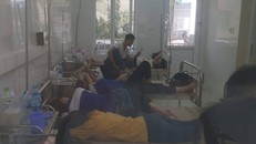 Hàng trăm học viên đau bụng nhập viện sau bữa ăn trưa