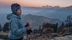 Hành trình chinh phục Himalaya của bà mẹ 58 tuổi và con trai