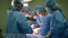 Phẫu thuật bỏ phần ruột hoại tử, giúp mẹ con thai phụ vượt 'cửa tử'