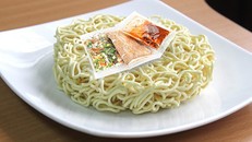 Gói bột nêm mì ăn liền nhỏ nhưng gây hại lớn