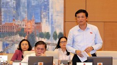 Tổng Thư ký Quốc hội Nguyễn Hạnh Phúc trình bày nhiều nội dung về kỳ họp thứ 6 sắp tới của Quốc hội. Ảnh: TTXVN