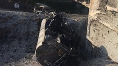 Cầu Ngòi Thủ trên tuyến đường cao tốc Nội Bài-Lào Cai bị hư hỏng nặng sau vụ tai nạn làm xe bồn chở xăng dầu phát nổ như bom. (Ảnh: Anh Tuấn/TTXVN)