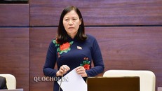 Bà Lê Thị Nga trình bày báo cáo giải trình, tiếp thu, chỉnh lý dự án Luật Đặc xá.