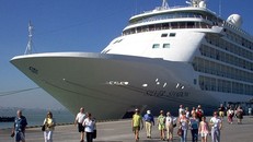 Đến nay, nhiều hãng tàu du lịch biển có tiếng tăm trên thế giới đã cập cảng Đà Nẵng